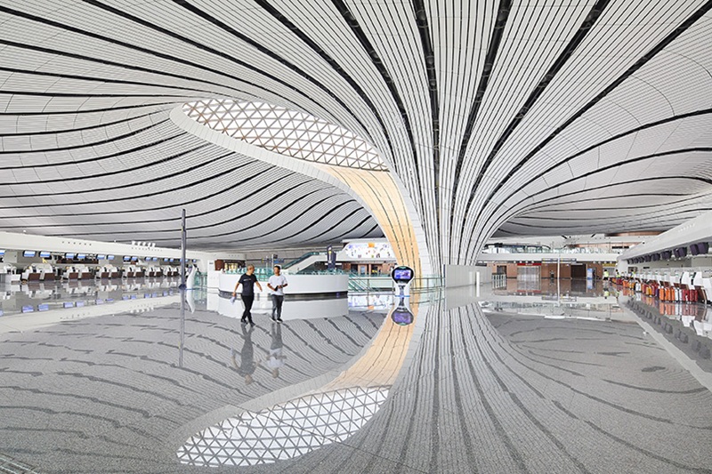 Un Gigante de cristal y acero: Daxing, el futuro del transporte aéreo 