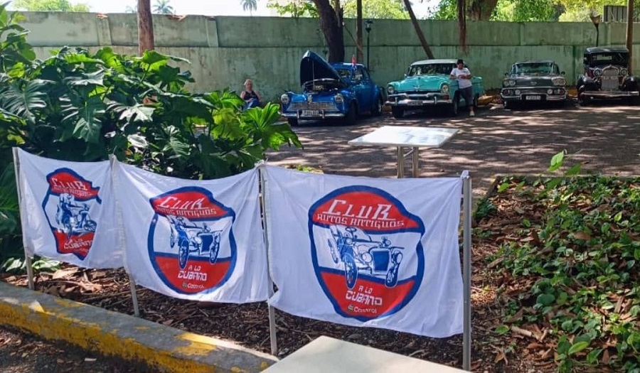 El rugir de motores en los Jardines del Cabaret Tropicana