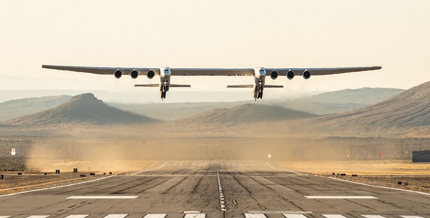 El Stratolaunch “ROC” despega desde la pista de Mojave Air and Space Port en California