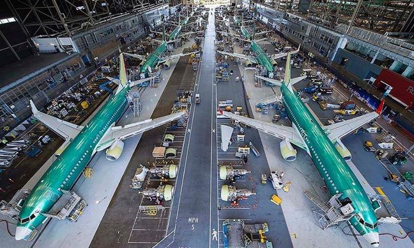 En la línea ensamblaje final de Boeing en Renton, se potenció la producción llegando alcanzar un promedio diario de 58 aeronaves mensuales en el último cuatrimestre del 2018