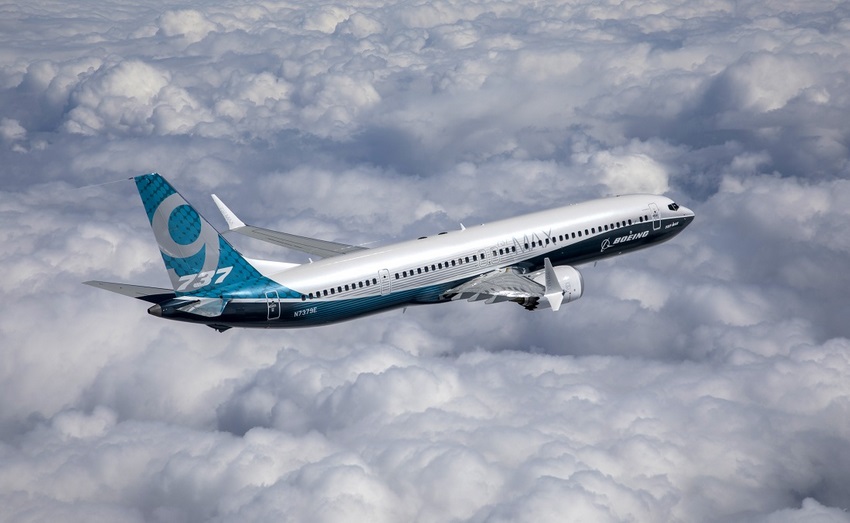 El B-737MAX puesto en tierra debido a sus dos accidentes es la tarea fundamental de Boeing en reintegrarlo a los vuelos con seguridad, a pesar de los inconvenientes, el grupo IAG firmó la entrega de unas 200 aeronaves en el segundo día del Air Show.