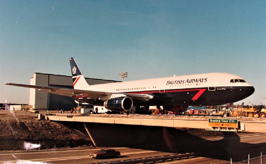 El B-767-300 en vuelo de British Airways despega de Londres para realizar el último vuelo de este tipo de aeronave.
