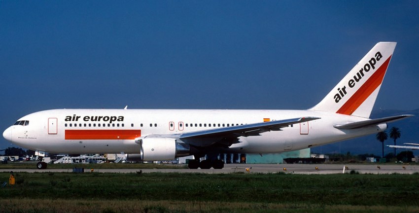 El primer B-767-200ER de Air Europa utilizado para vuelos de largo recorrido, con una librea parecida a la original de la compañía