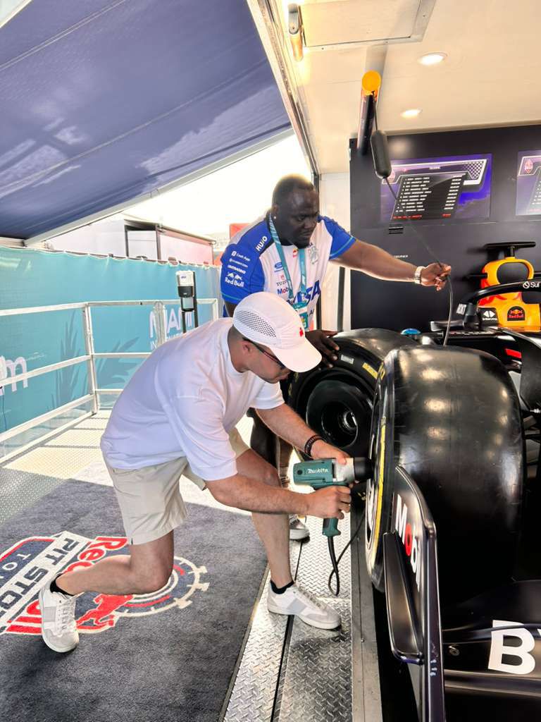Sentir la F1 en Carne Propia: La Adrenalina de un Pit Stop Real