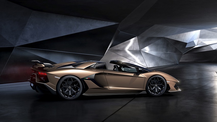 Lamborghini Aventador SVJ Roadster vista lateral