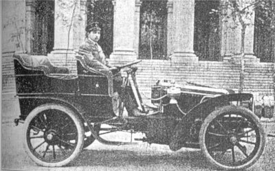 En Madrid (España), se matricula el primer automóvil