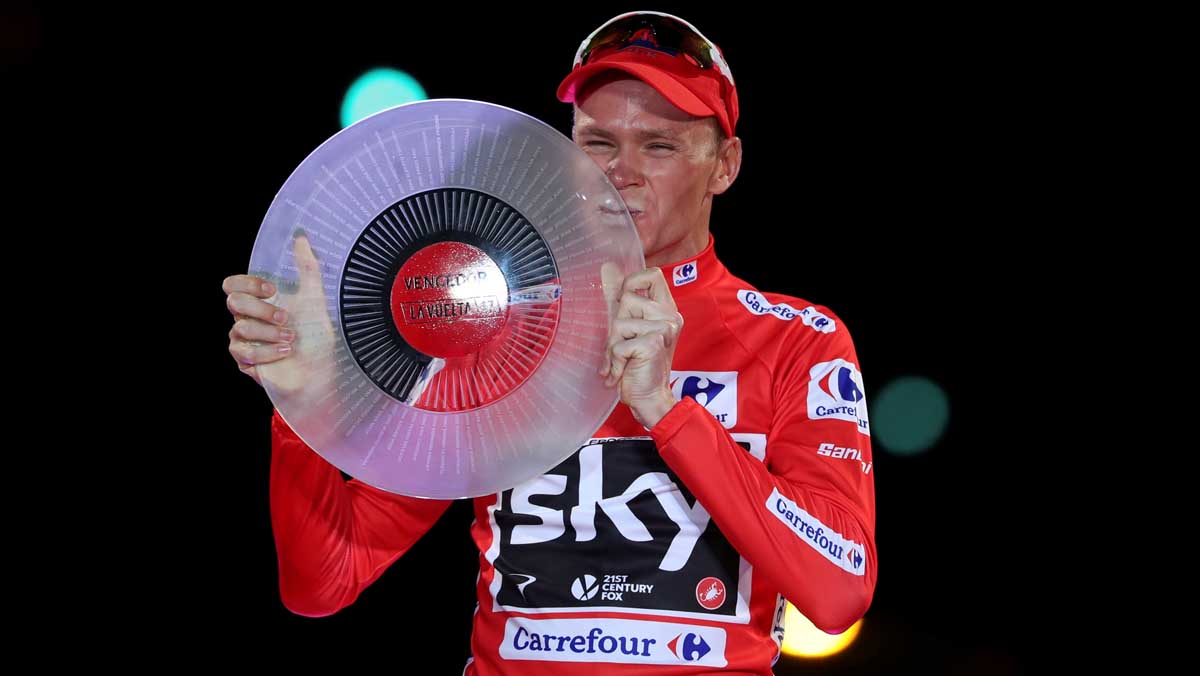 Chris Froome con el título de la Vuelta 2017