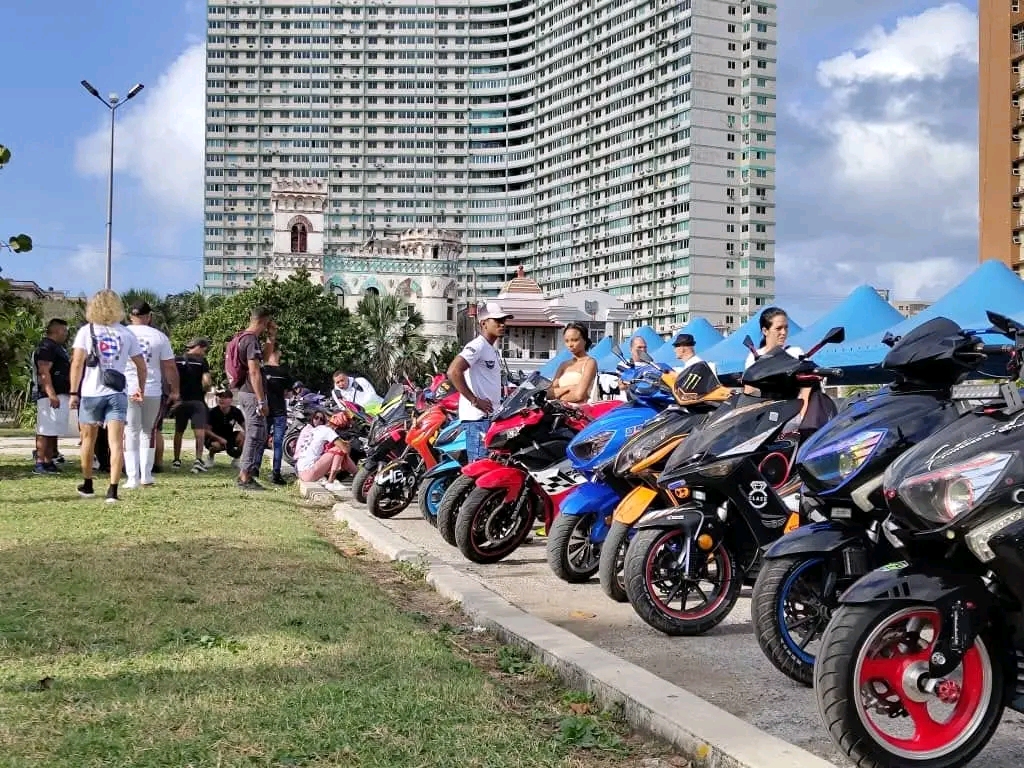 Motos