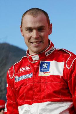 Nace Richard Burns, piloto británico de rally