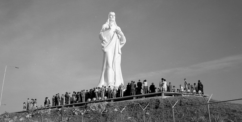 El cristo de la habana, foto antigua, personas debajo