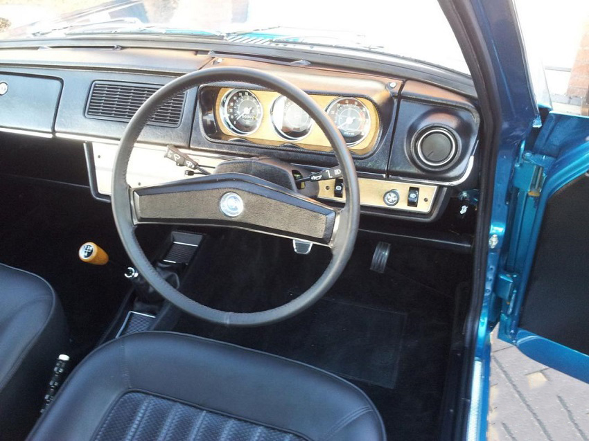 Interior del Morris Marina