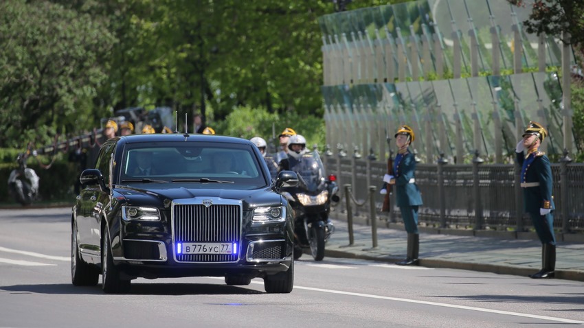 AURUS, la limusina rusa, en el desfile