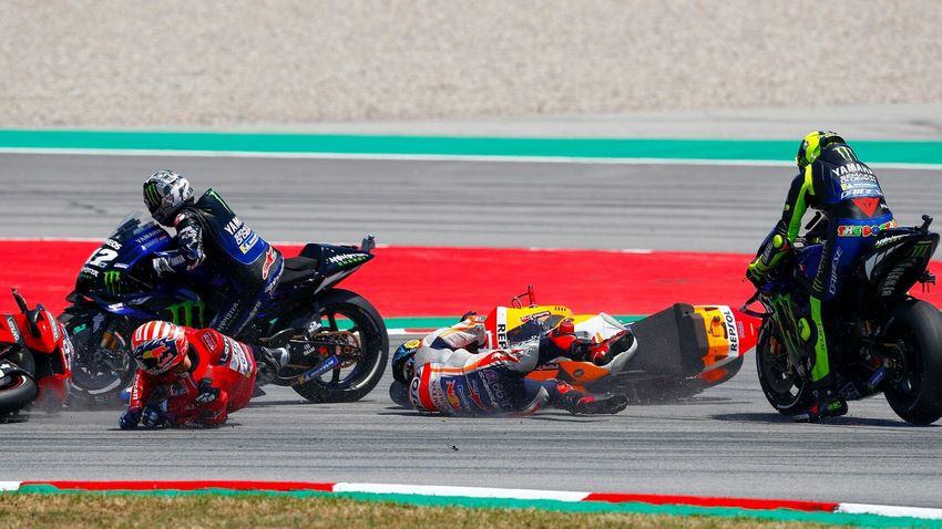 Marc Márquez domina una accidentada carrera en el circuito de Montmeló, Barcelona