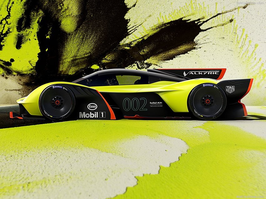 Aston Martin Valkyrie AMR Pro, imagen lateral del auto