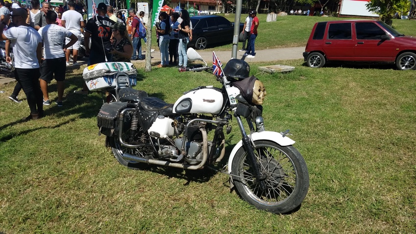 La moto Triumph de William