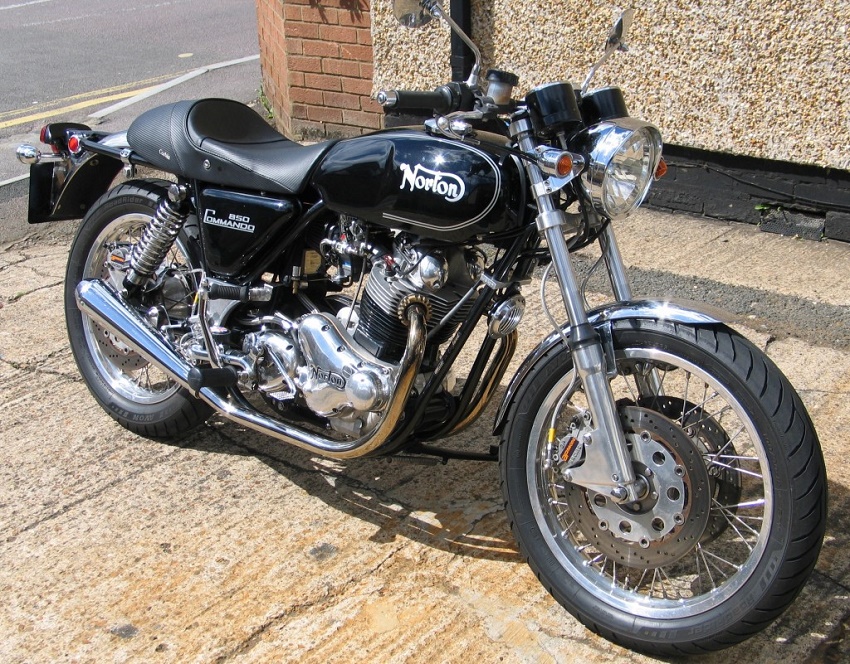 Norton Commando 850 MKA2 negra de 1973 de Keanu Reeves