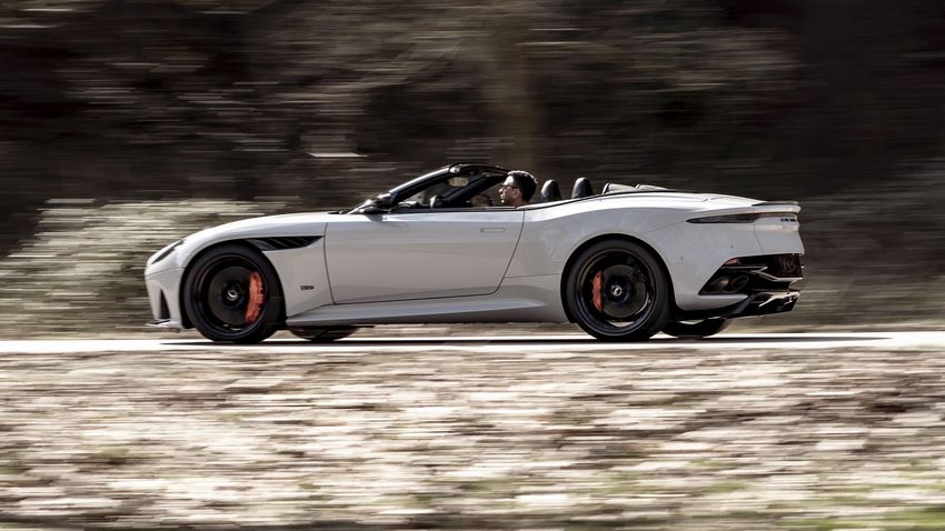 Aston Martin DBS Superleggera Volante vista lateral