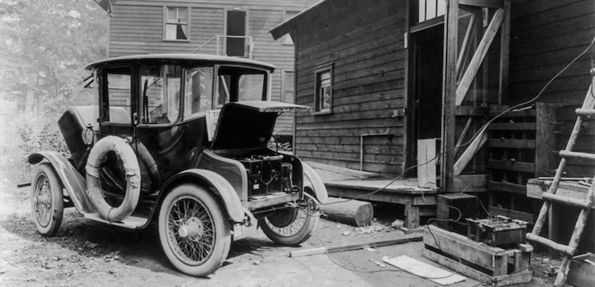primer auto eléctrico