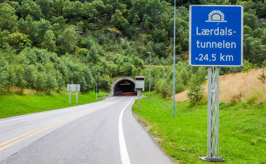 Laerdal, en Noruega, con 24.5 km uno de los cinco túneles de carretera más largos