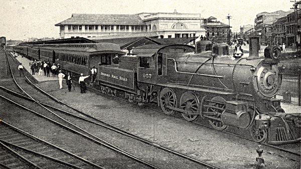 Se inaugura el Ferrocarril de Panamá 