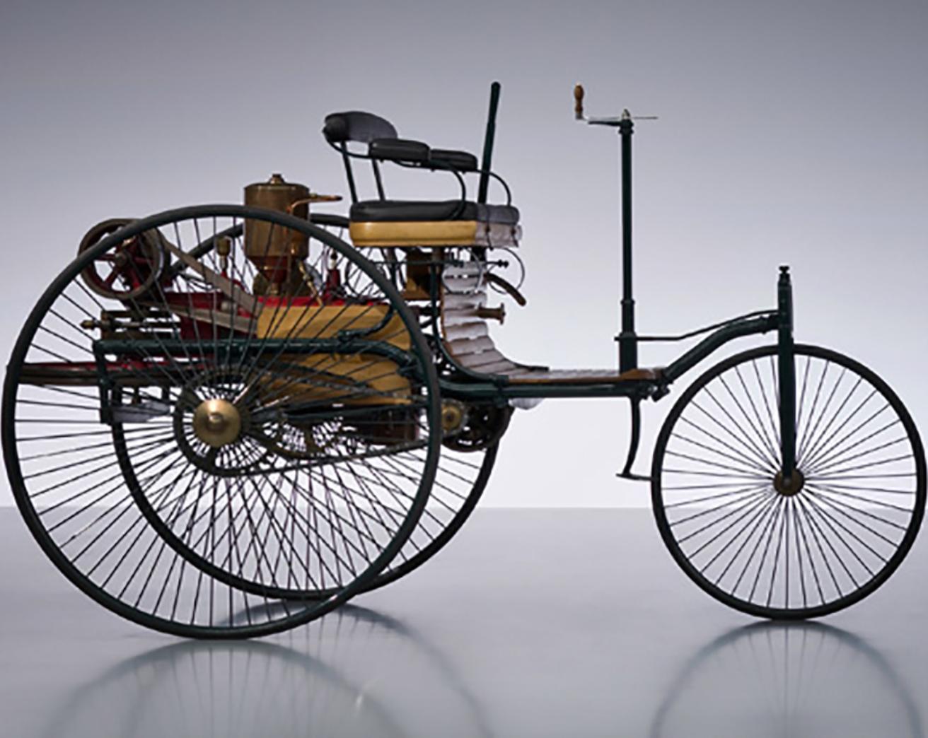 Karl Benz patenta el primer automóvil con tracción por gasolina