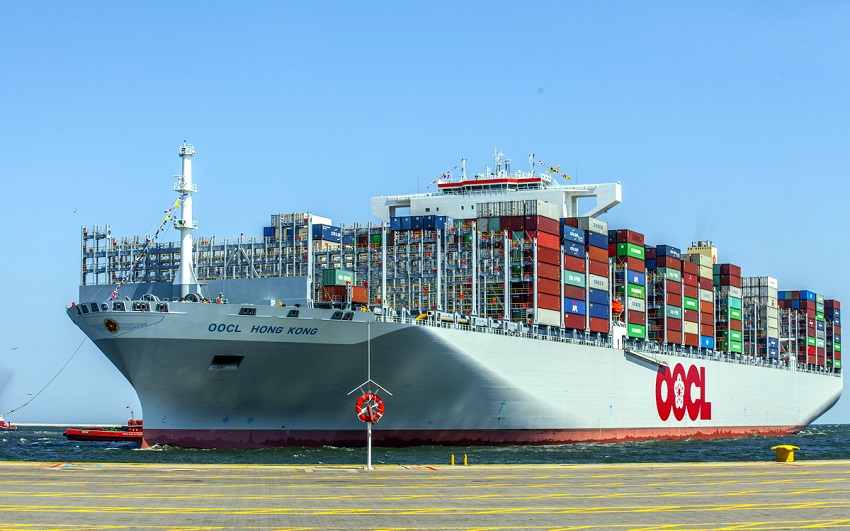 OOCL Hong Kong vista lateral