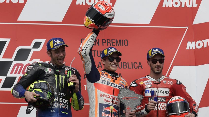 El podio del GP de Argentina 2019 con Marquez, Rossi y Dovi