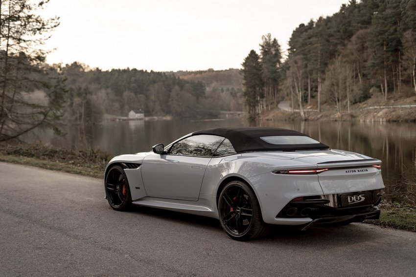 Parte trasera del Aston Martin DBS Superleggera Volante