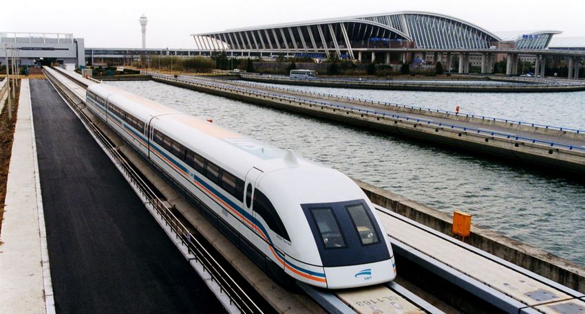 El primer sistema comercial con tecnología Maglev chino entró en operación en 2002