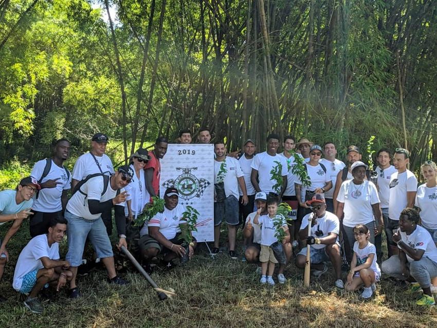 Hasta el Zoológico Nacional llegó Motos Eléctricas Cuba (MEC) para, junto a familiares y niños, plantar árboles frutales y conocer de cuidado animal. 