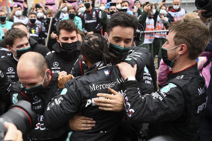 Fórmula 1: Equipo Mercedes felicita a su campeón.
