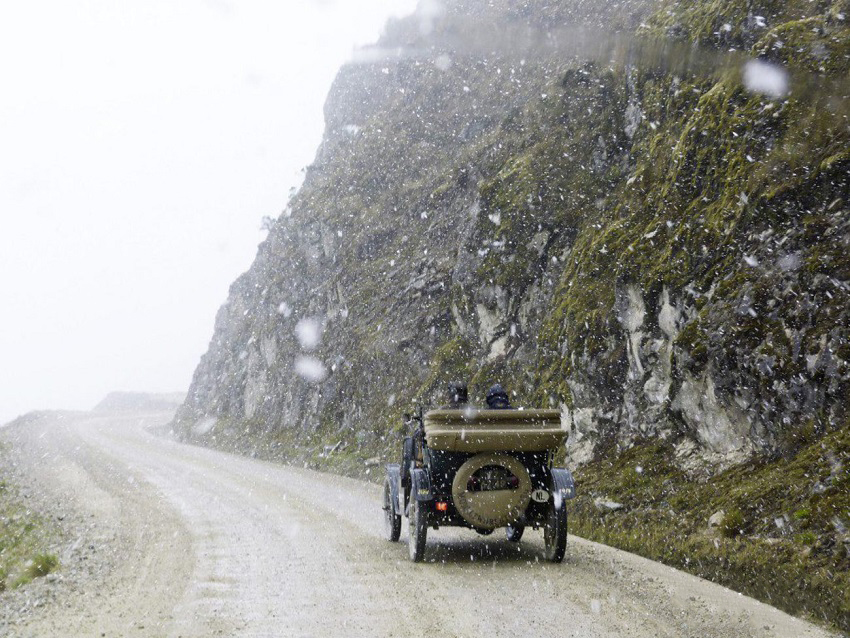 Los Regter por gélidas carreteras en su Ford T