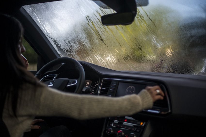 Cómo desempañar el parabrisas del auto