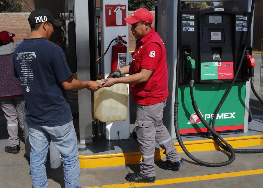 Consejos para si tu coche o moto se queda sin combustible 