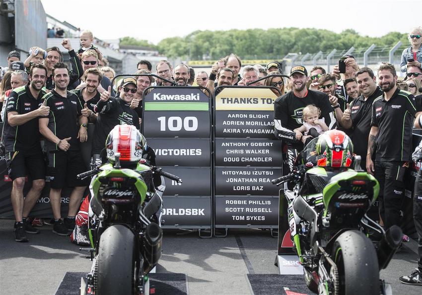 Kawasaki gana 100 carreras