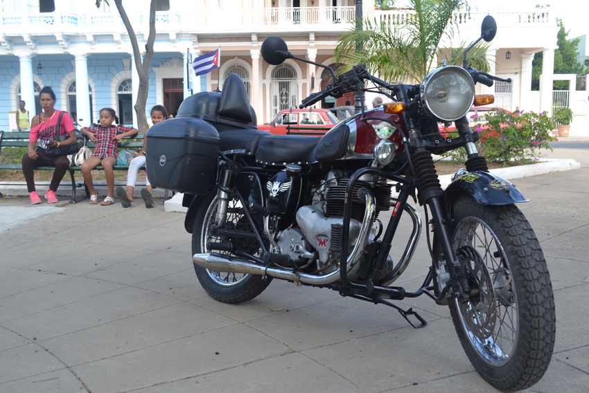 El cienfueguero Raúl de Paula es el dueño de la Matchless de 1954