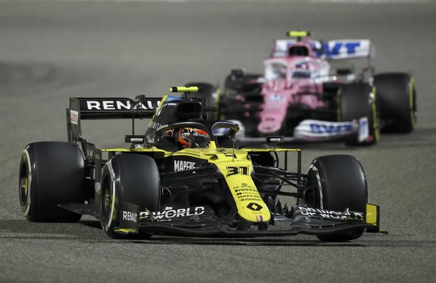 Fórmula 1: Esteban Ocon, Renault, delante de Lance Stroll, Racing Point Mercedes.
