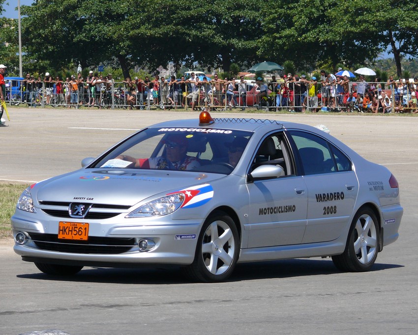 Safety Car de Excelencias del Motor en la pista