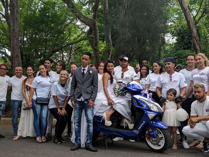 Boda en Club Motos Eléctricas Cuba