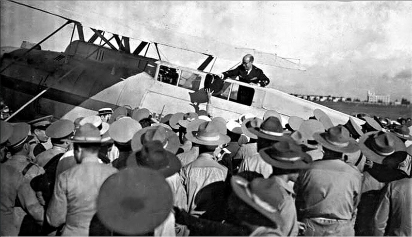 El primer vuelo sobre el Atlántico, fue en el Cuatro Vientos, un Breguet XIX Superbidón