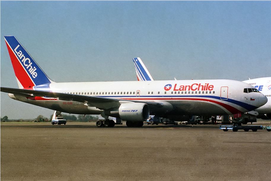 se funda la aerolínea LAN Chile