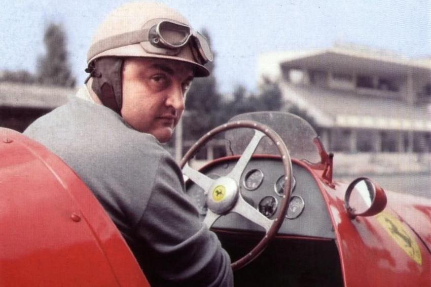 Froilán González en su Ferrari