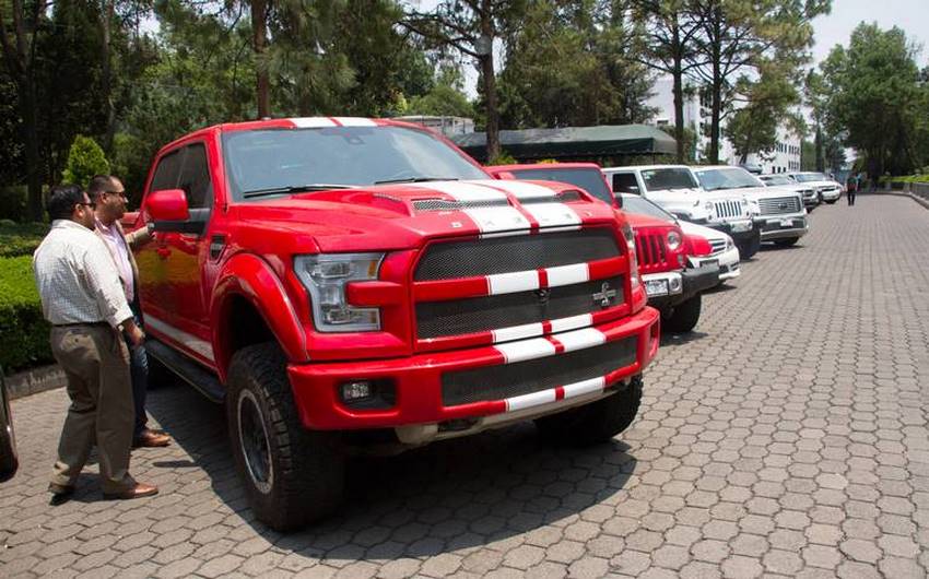 Autos de lujo subastados en México