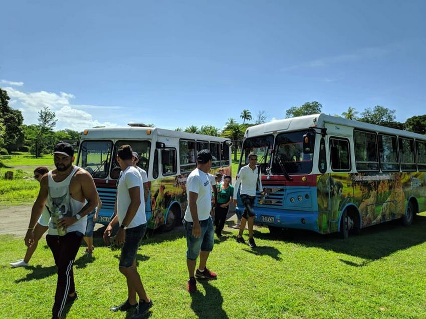 Hasta el Zoológico Nacional llegó Motos Eléctricas Cuba (MEC) para, junto a familiares y niños, plantar árboles frutales y conocer de cuidado animal. 