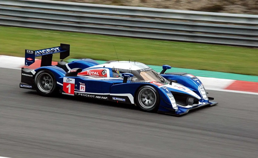 Peugeot: Rey de avenidas y pistas