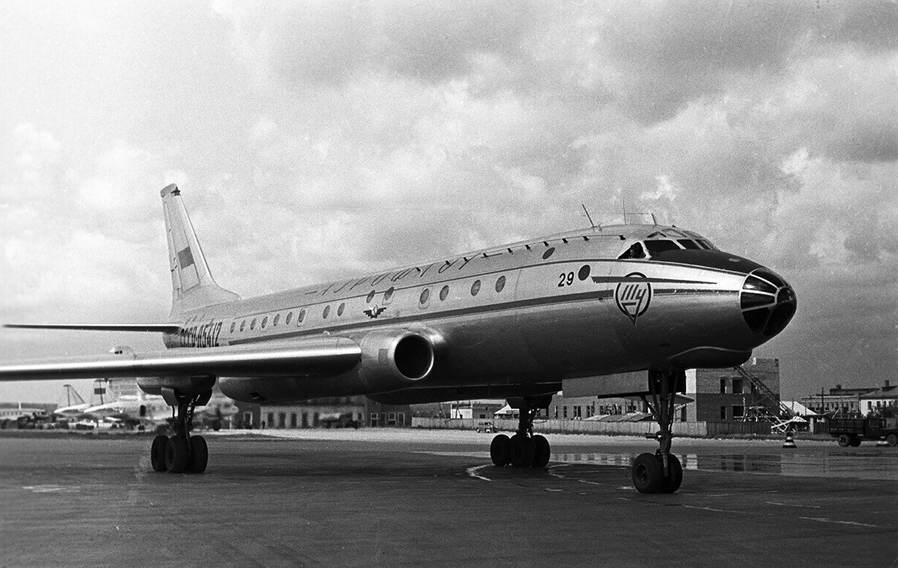 TU-104