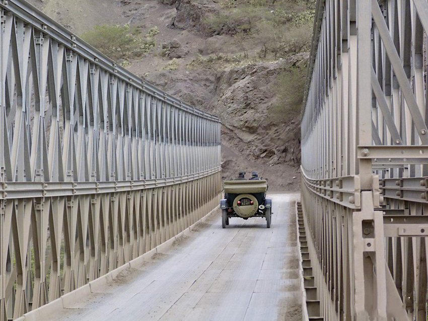 Los Regter por puentes de África en su Ford T