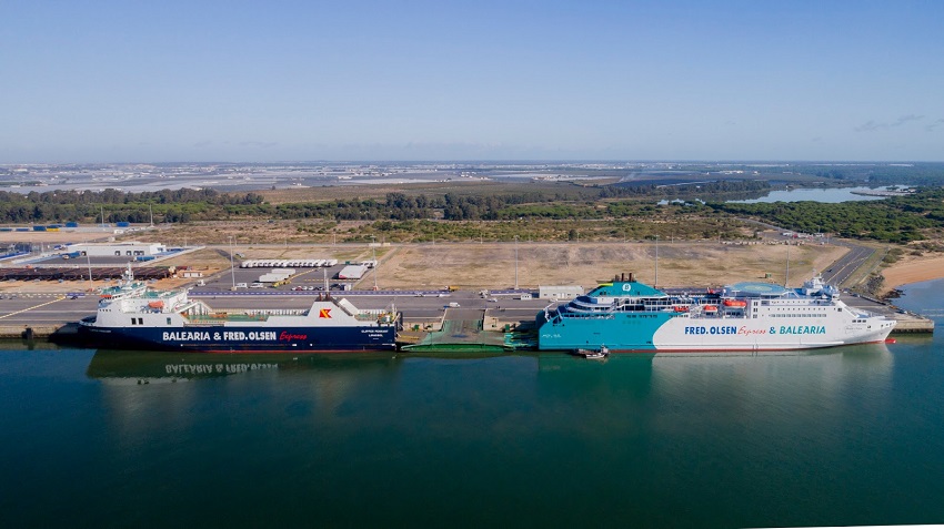 Ferry Nápoles, las navieras Baleària y Fred. Olsen Express incorporan en la ruta entre Huelva y Canarias al Nápoles