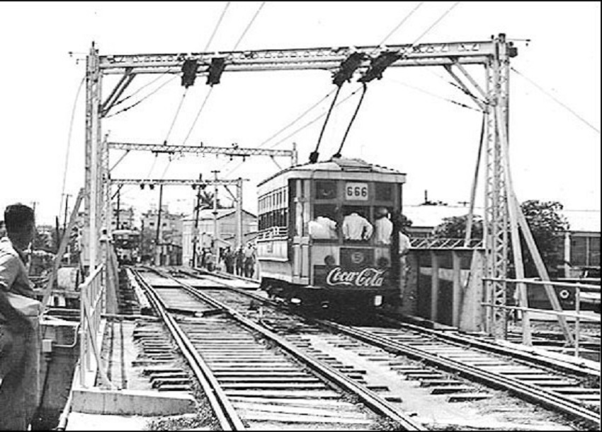 Puente de Pote transitado por un trenvía