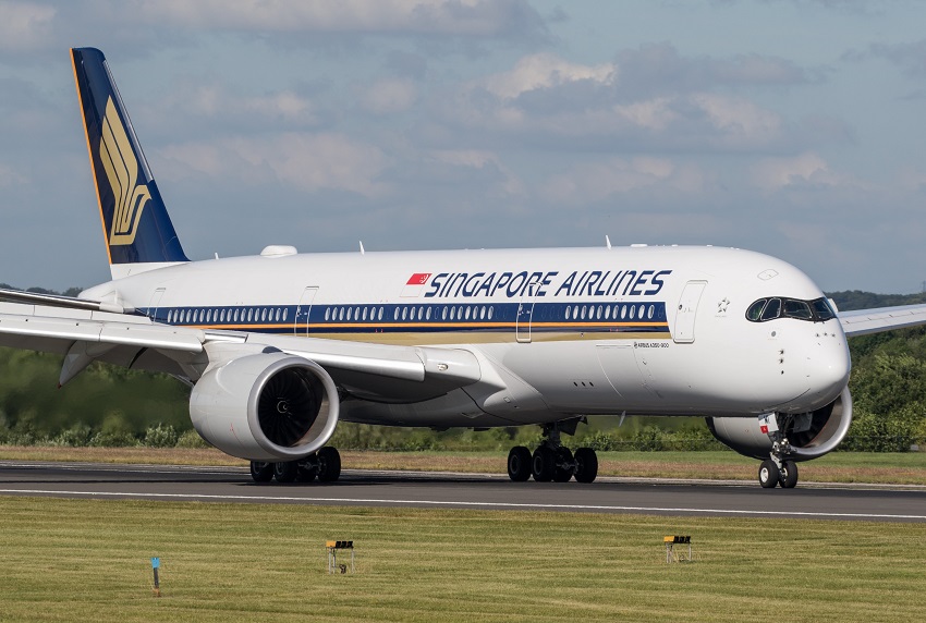 Avión Airbus A350-900ULR en la pista